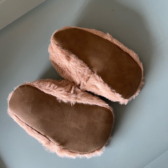 Kids Cozy Brown Slippers - Picture 3 of 4